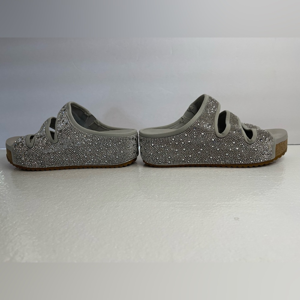 Chelsea & Violet Sparkle Rhinestone
Platform slip on sandal Size 5.5M